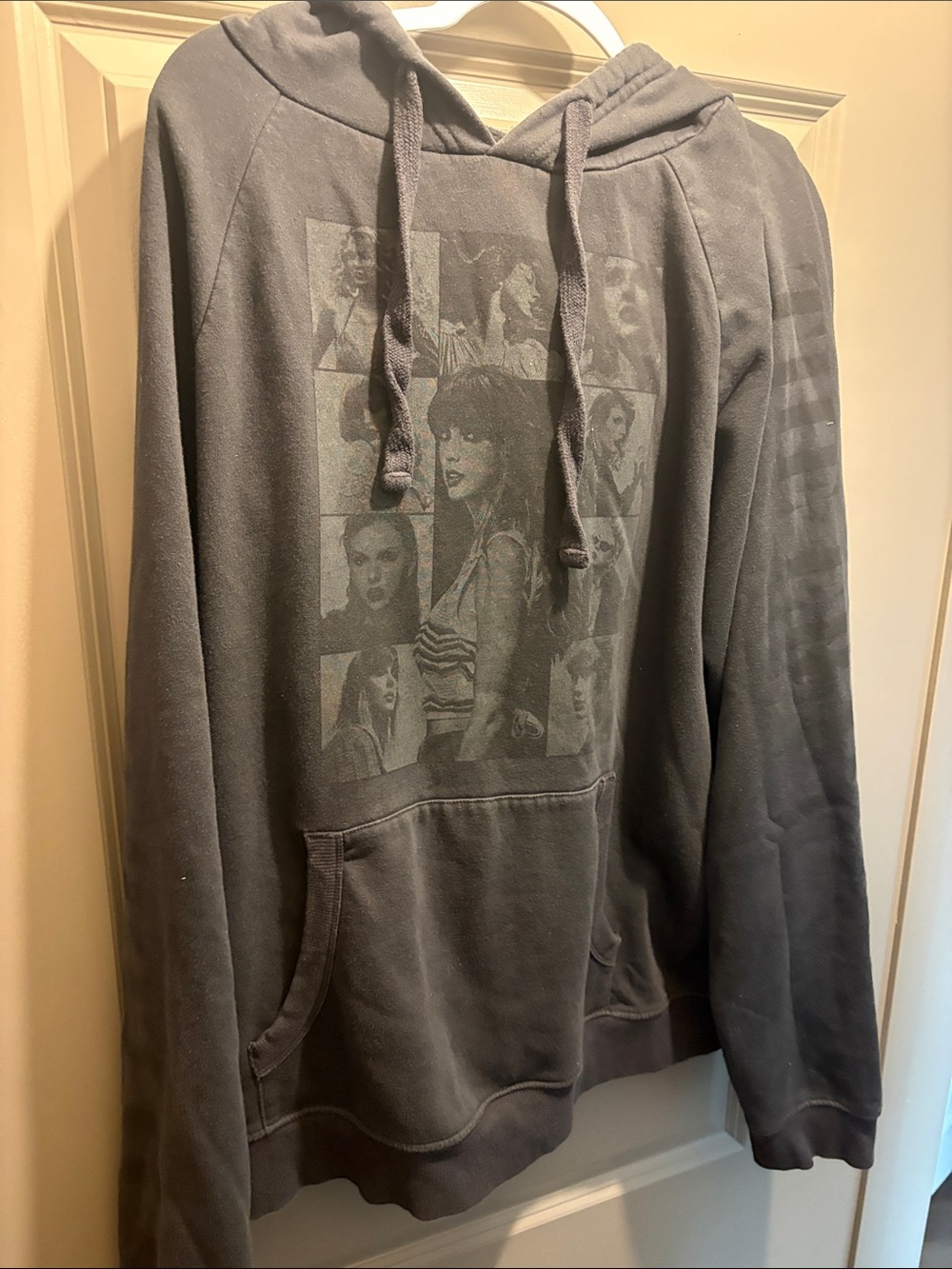 Gray Graphic Pullover Hoodie - Men's Hooded Sweatshirt